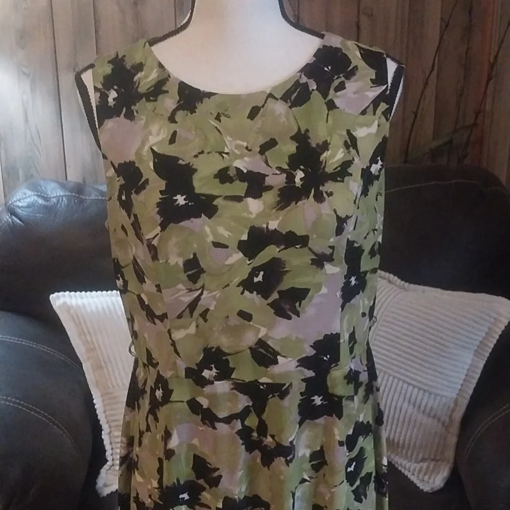 Black and Green Floral Midi Dress Size 10 - Picture 3 of 9